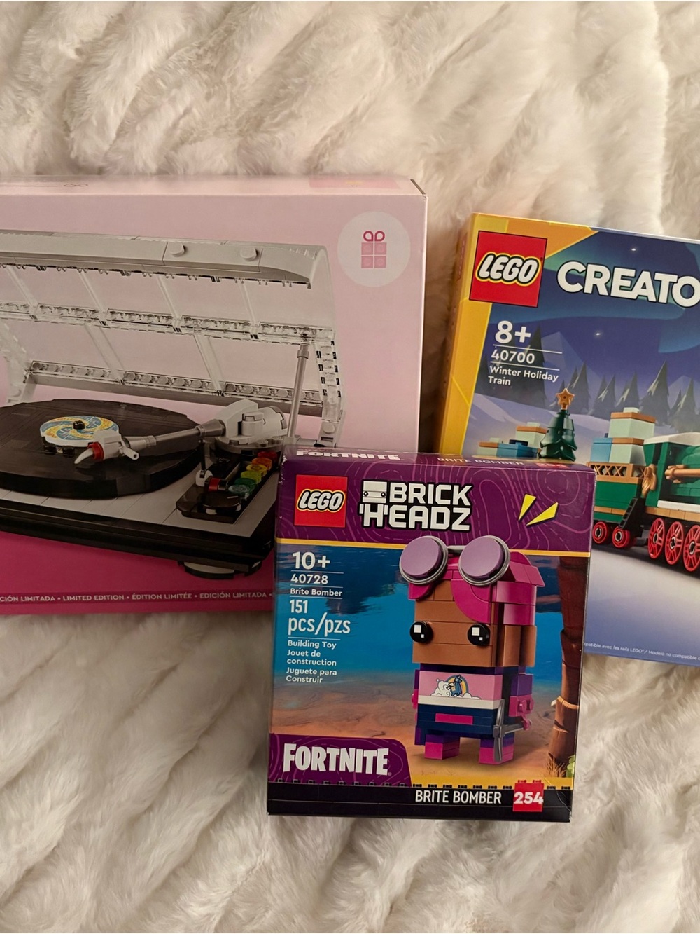 Lego BrickHeadz Fortnite, Retro Record Player, Holiday Train